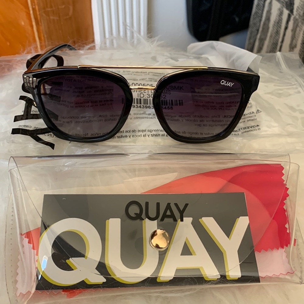 QUAY Sweet Dreams sunglasses in black